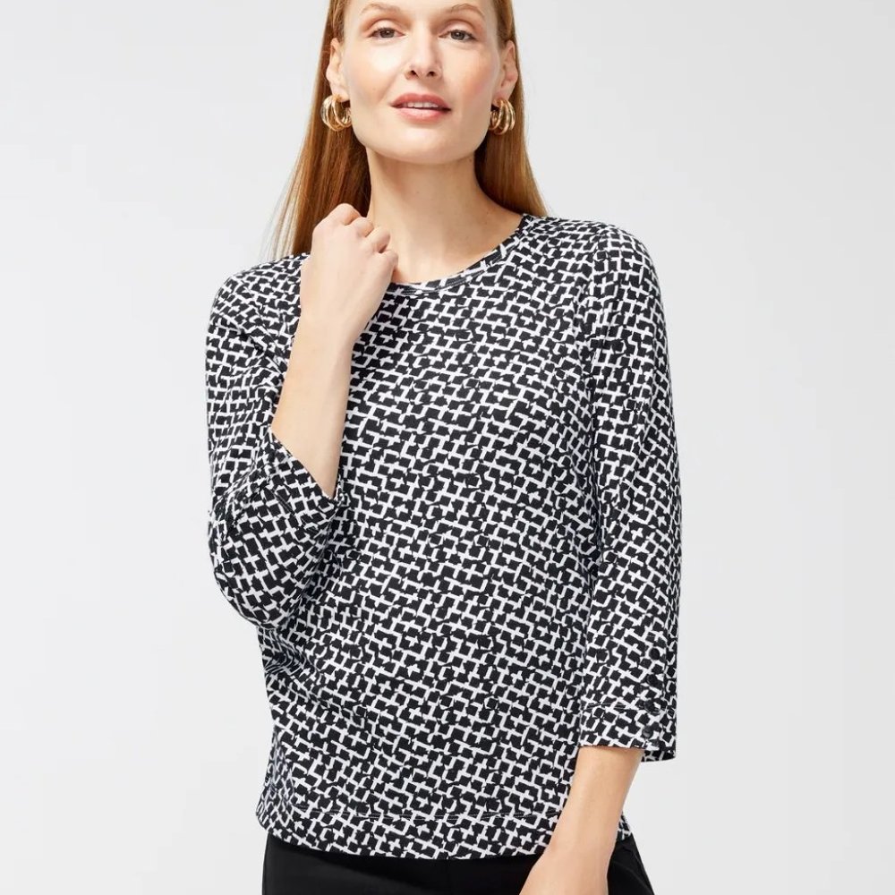 CHICO'S EVERYDAY TEE.